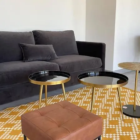 One Bedroom Flat With Terrace And Parking Appartement *