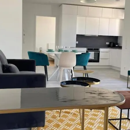 Appartement One Bedroom Flat With Terrace And Parking *